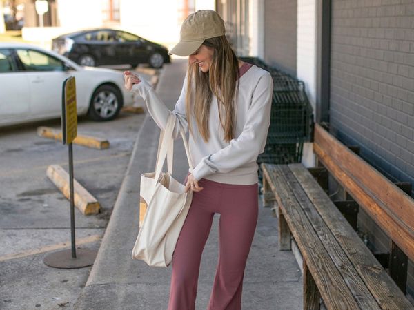 How To Style Flare Yoga Pants?