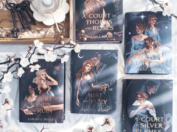 A Court Of Thorns And Roses Dust Jackets