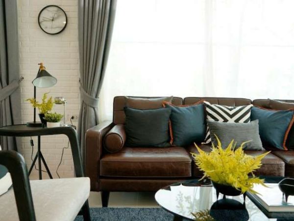 What Color Curtains Go With Brown Furniture